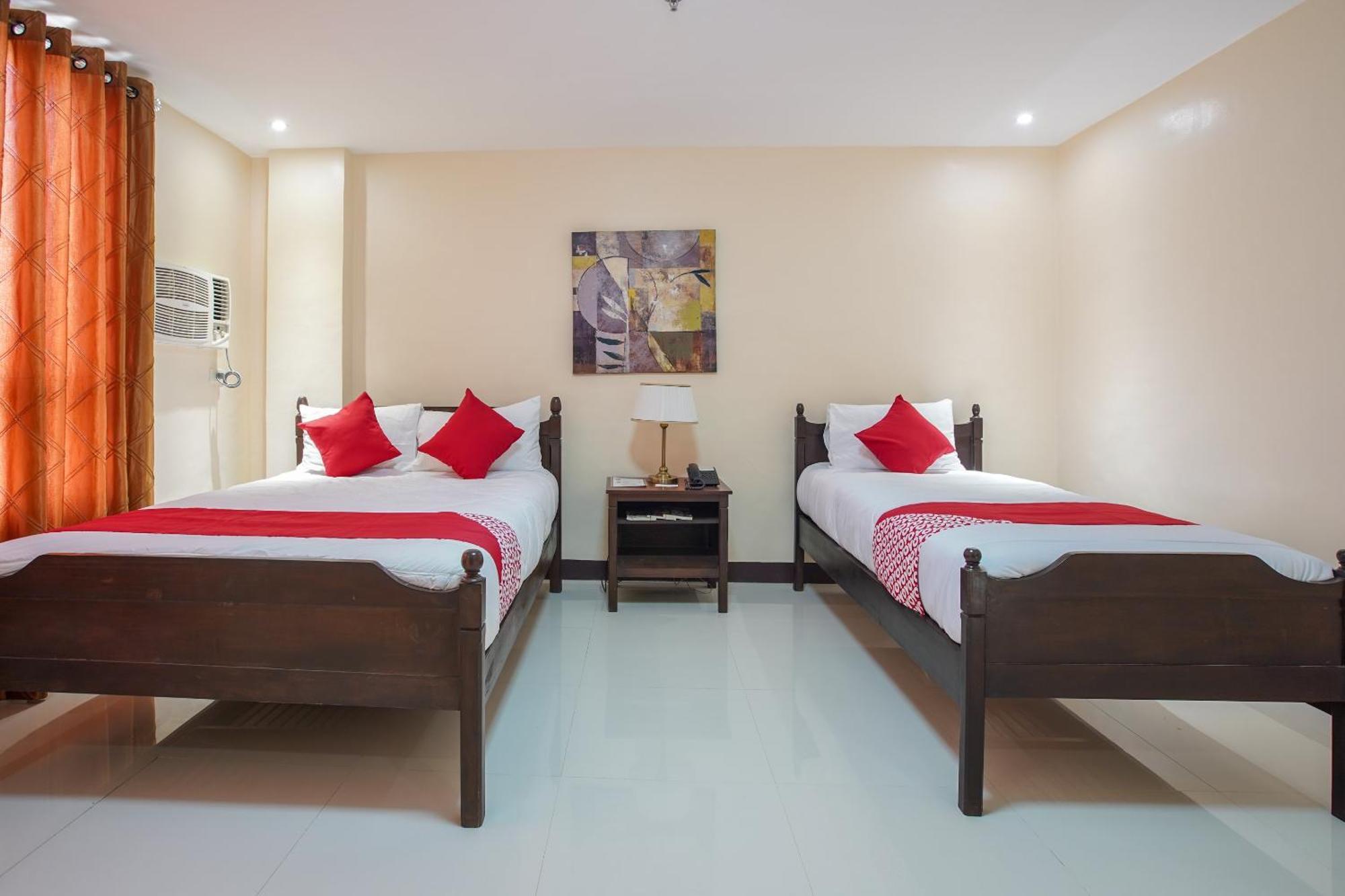 Oyo 236 Hotel Edmundo Pototan Buitenkant foto