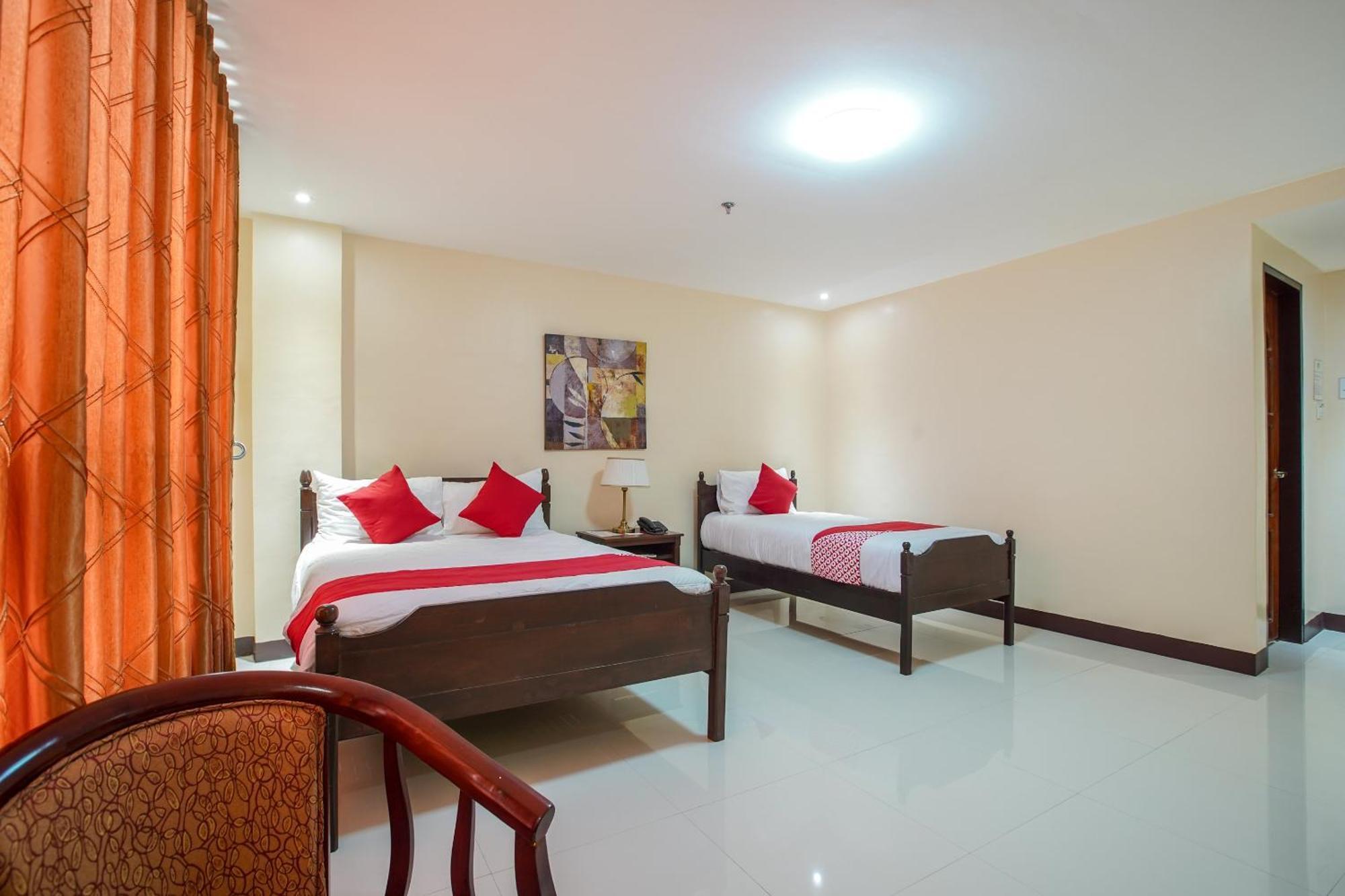 Oyo 236 Hotel Edmundo Pototan Buitenkant foto