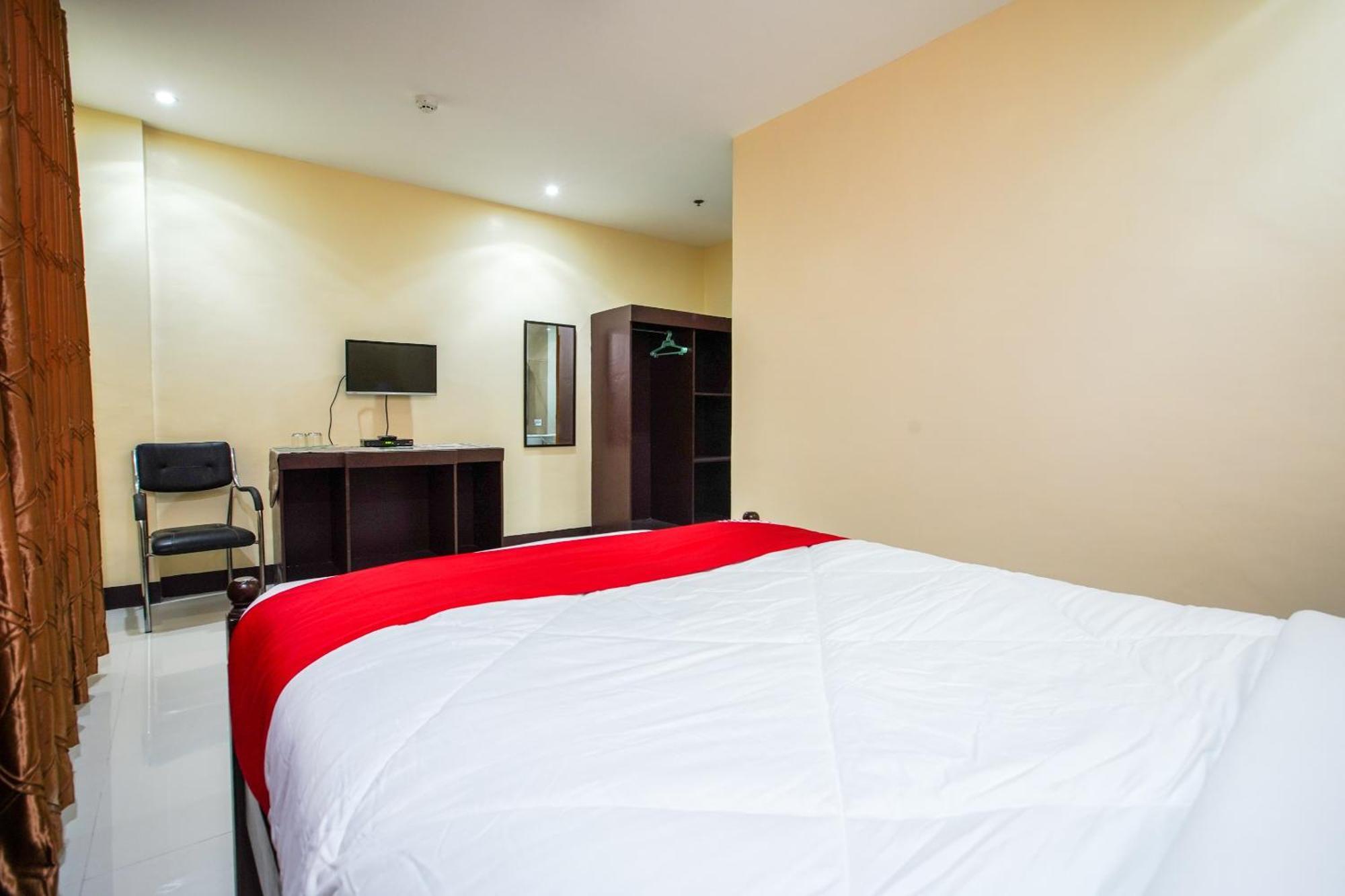 Oyo 236 Hotel Edmundo Pototan Buitenkant foto