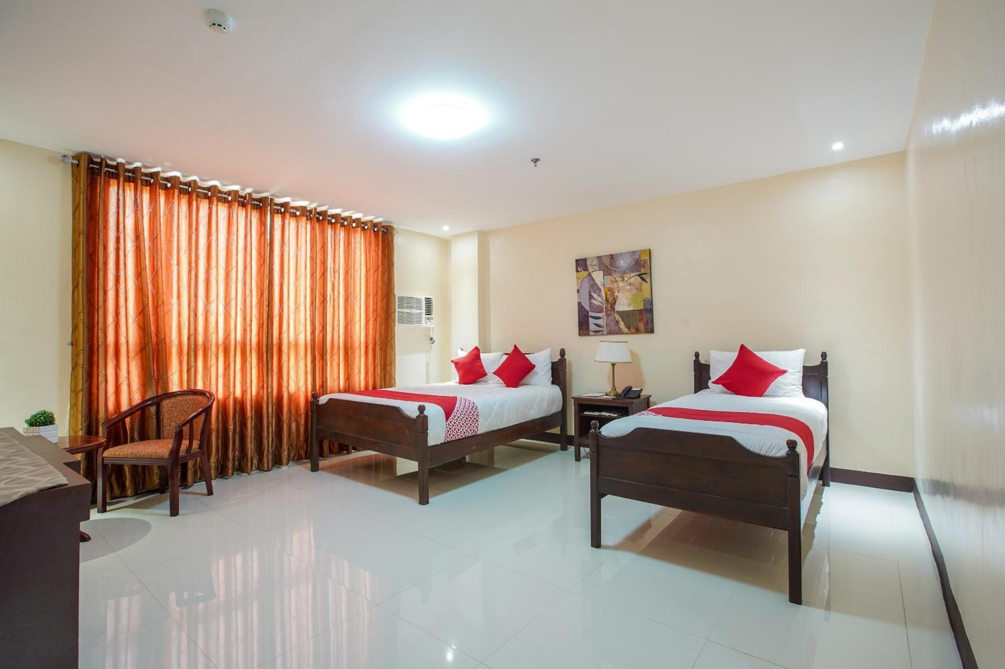 Oyo 236 Hotel Edmundo Pototan Buitenkant foto