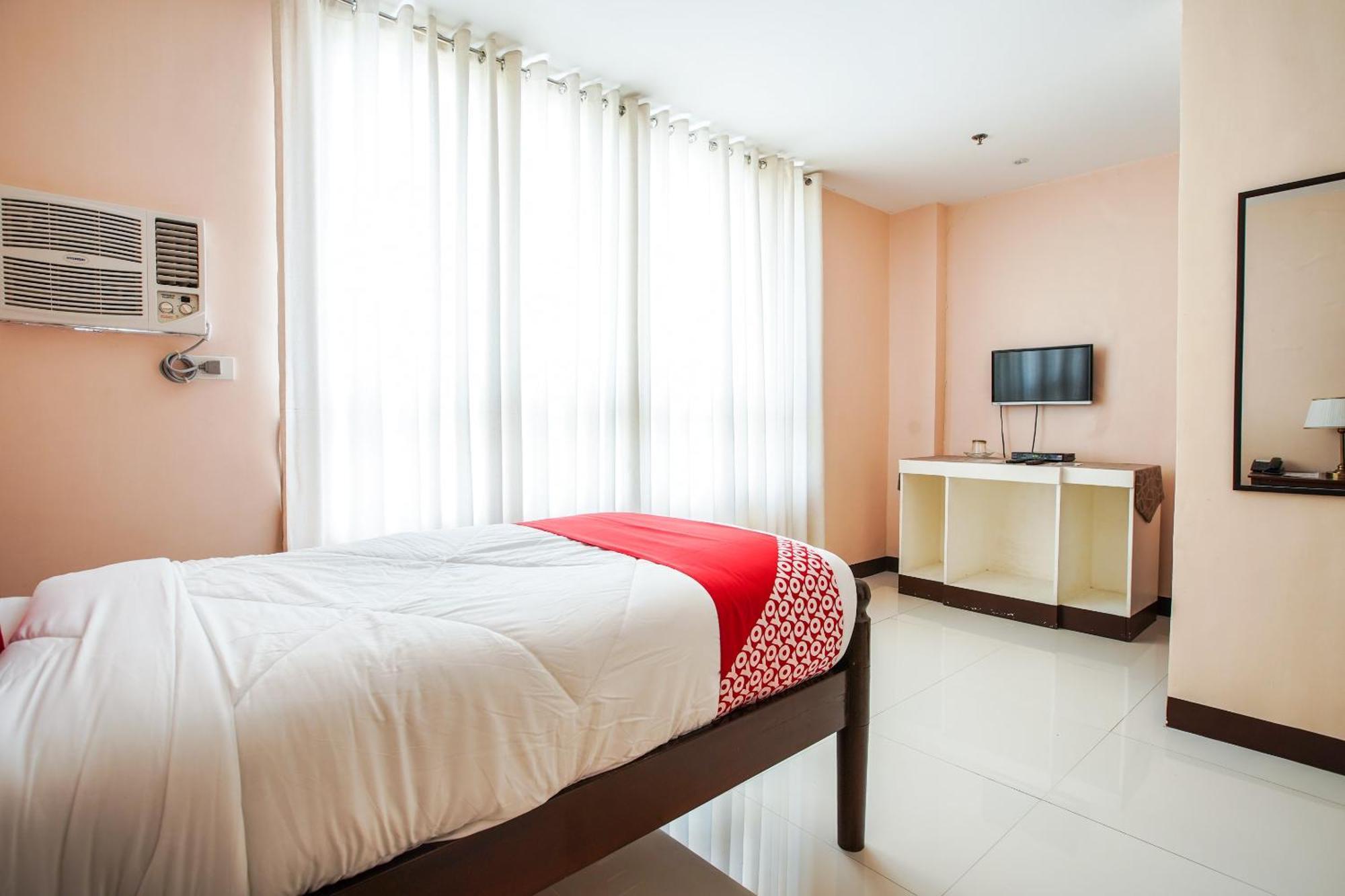 Oyo 236 Hotel Edmundo Pototan Buitenkant foto
