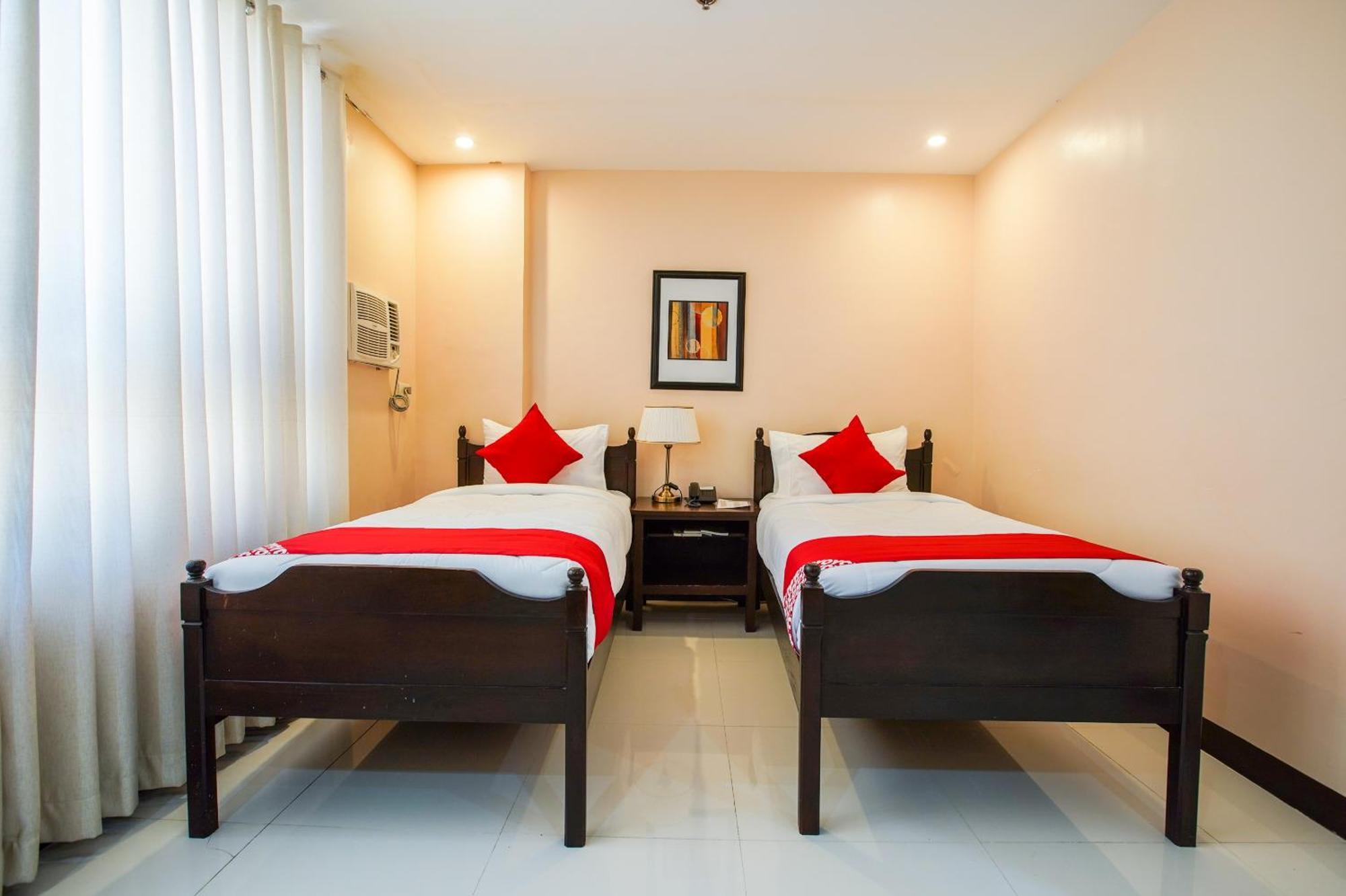 Oyo 236 Hotel Edmundo Pototan Buitenkant foto