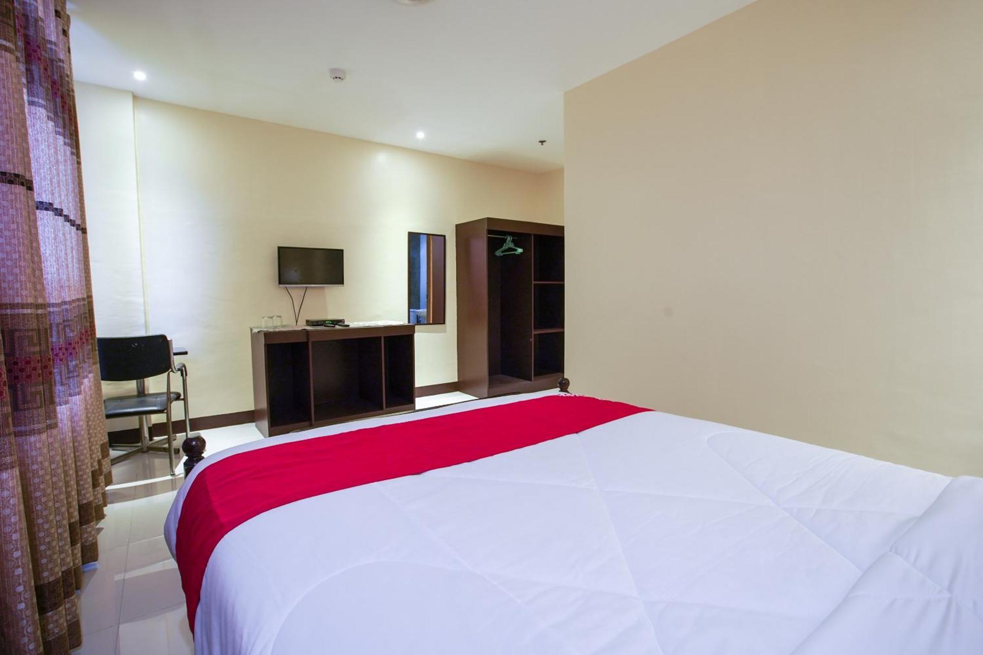 Oyo 236 Hotel Edmundo Pototan Buitenkant foto