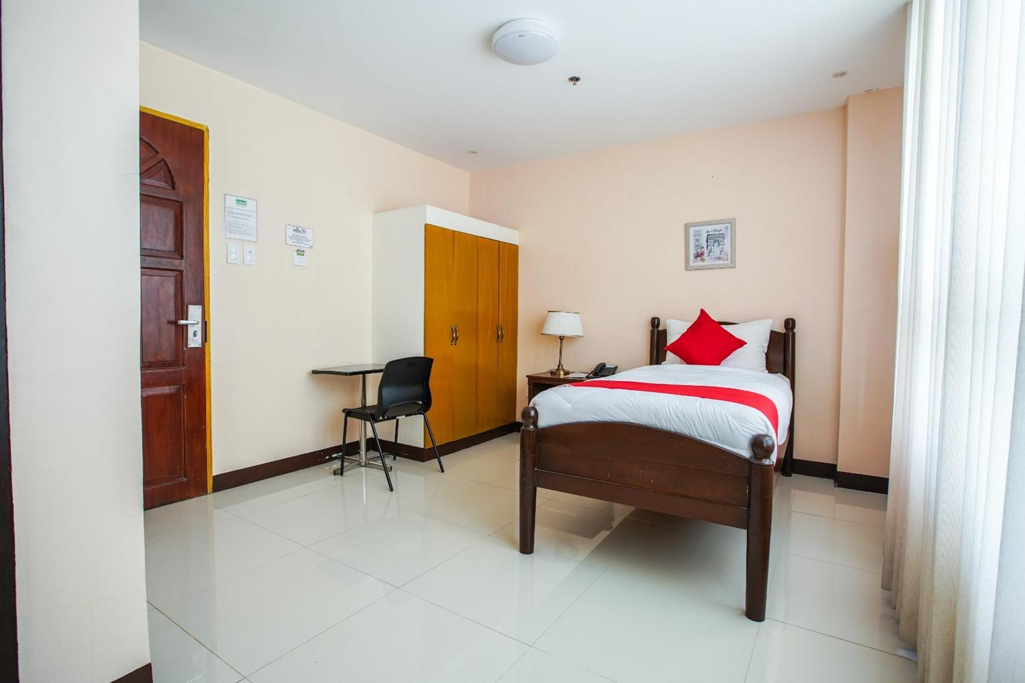 Oyo 236 Hotel Edmundo Pototan Buitenkant foto