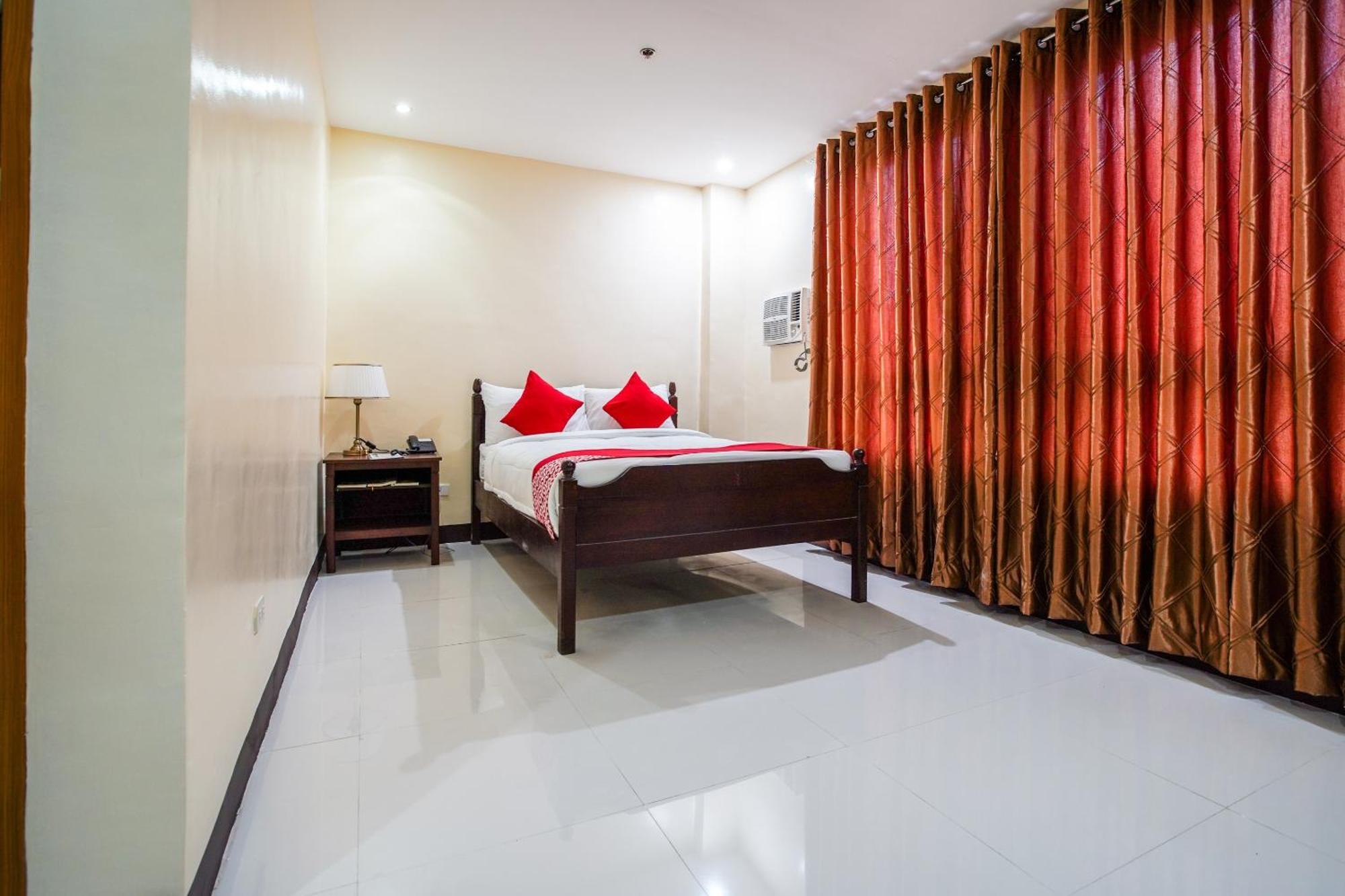 Oyo 236 Hotel Edmundo Pototan Buitenkant foto