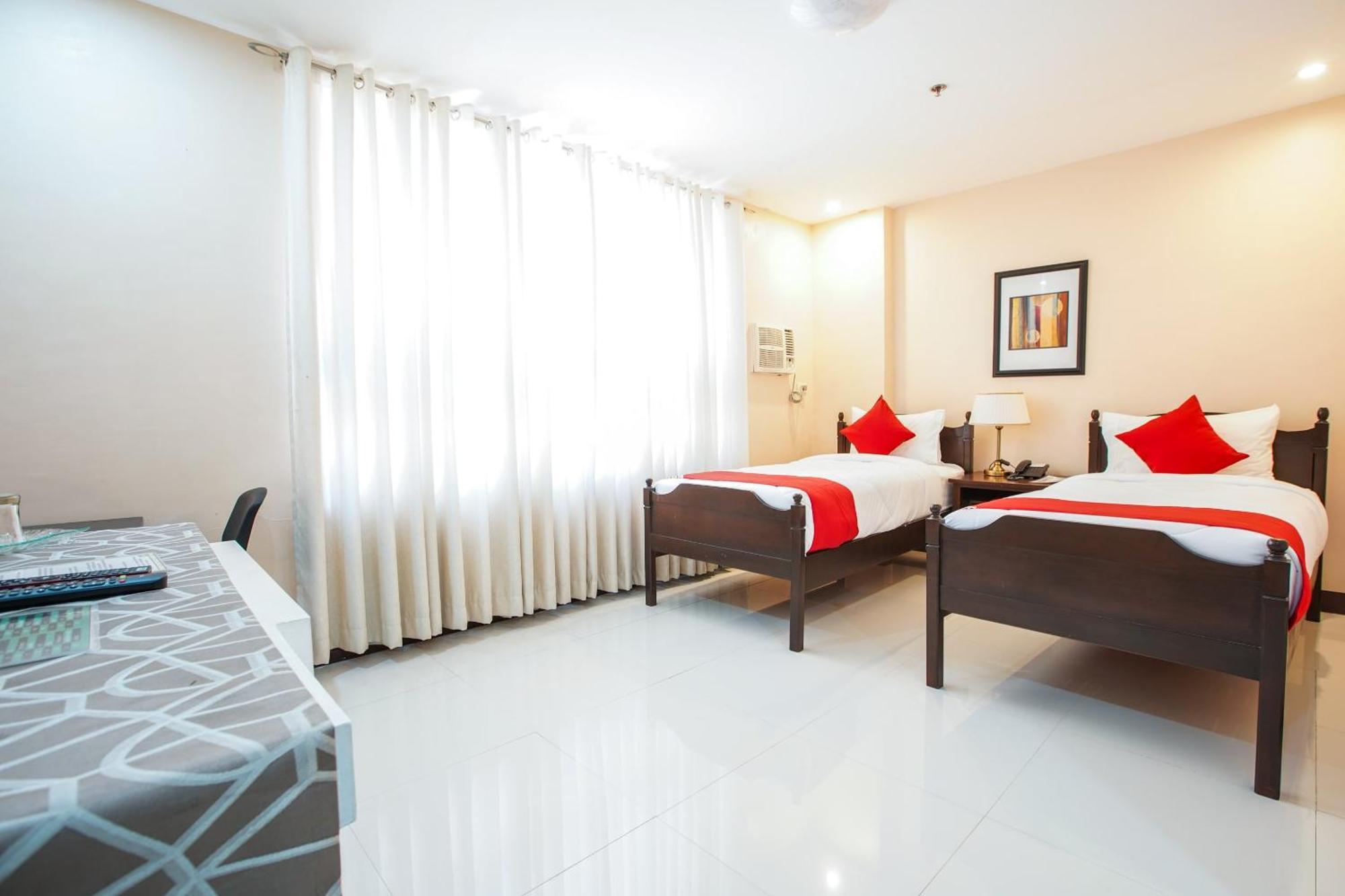 Oyo 236 Hotel Edmundo Pototan Buitenkant foto