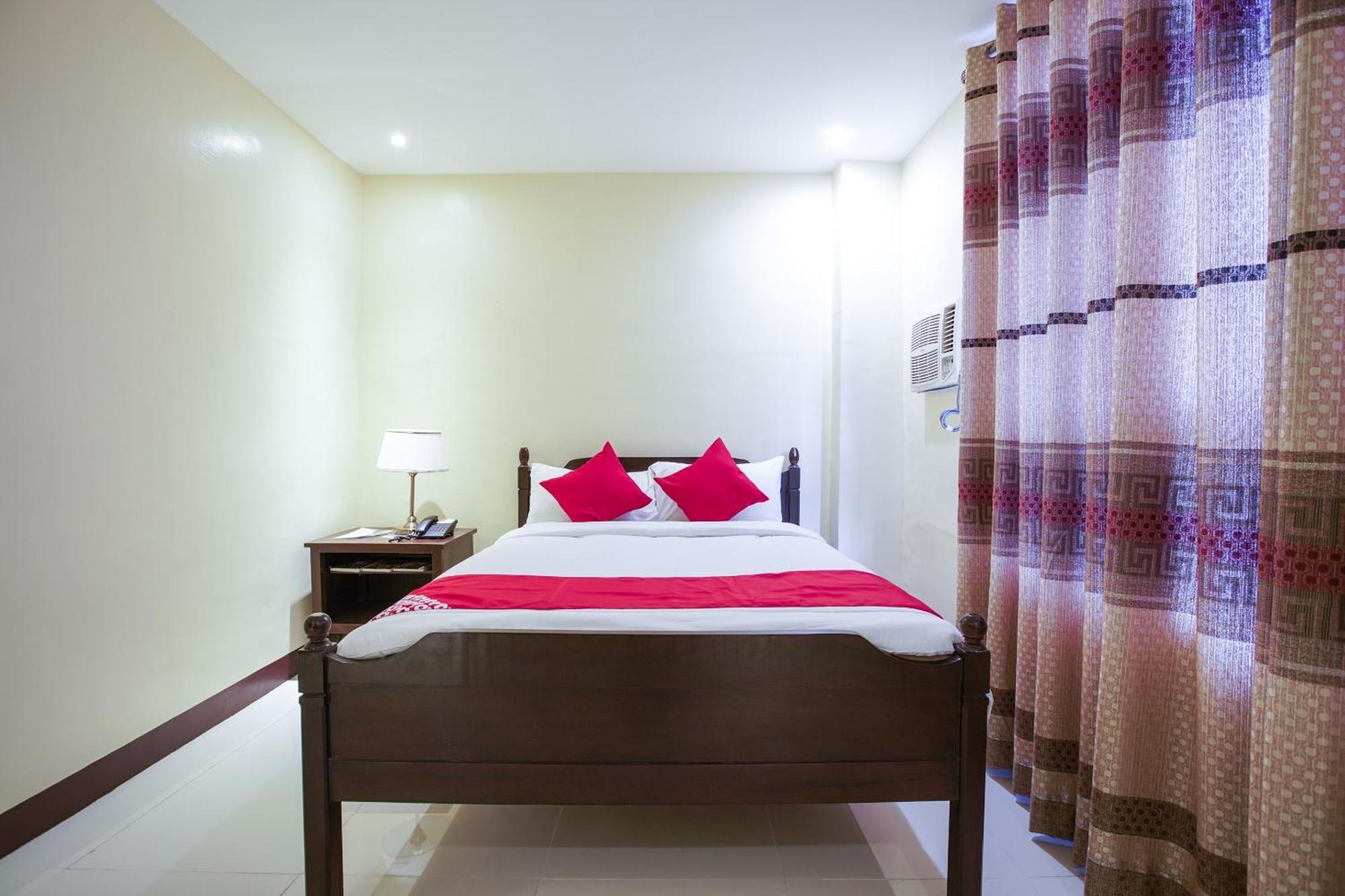 Oyo 236 Hotel Edmundo Pototan Buitenkant foto
