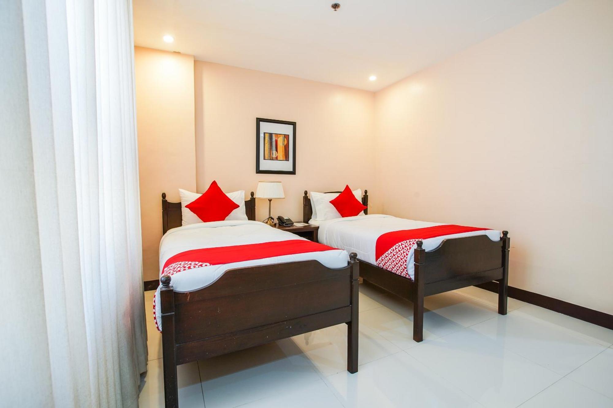 Oyo 236 Hotel Edmundo Pototan Buitenkant foto