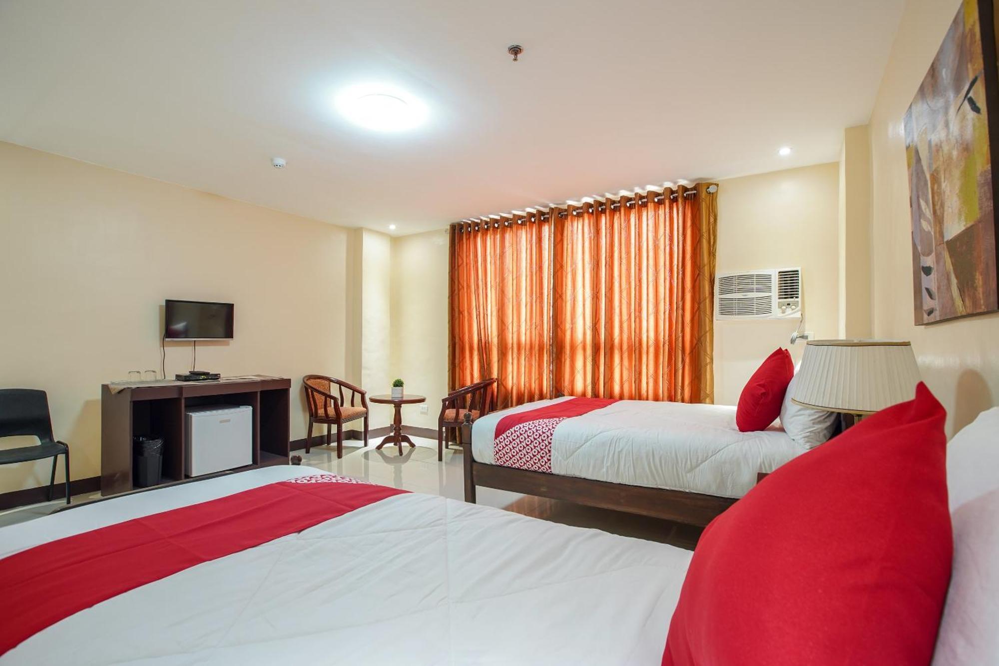 Oyo 236 Hotel Edmundo Pototan Buitenkant foto
