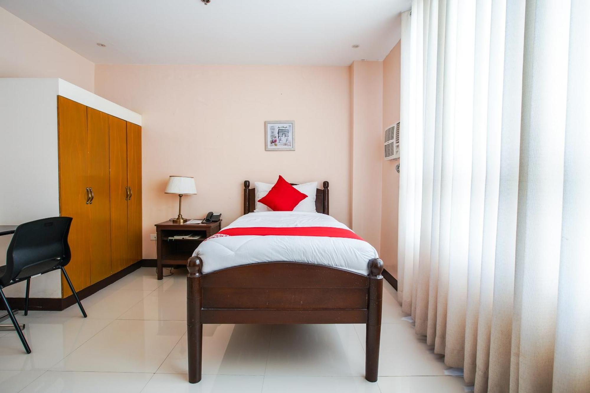 Oyo 236 Hotel Edmundo Pototan Buitenkant foto