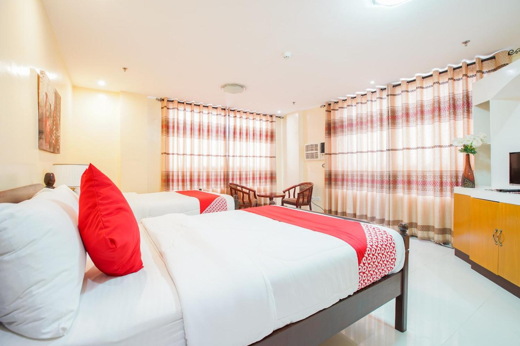 Oyo 236 Hotel Edmundo Pototan Buitenkant foto